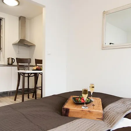 Apartment Studios *